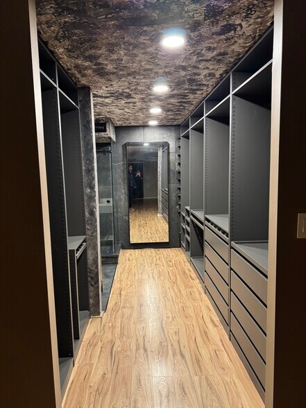 Building Photo - 21139 Valley Forge Cir
