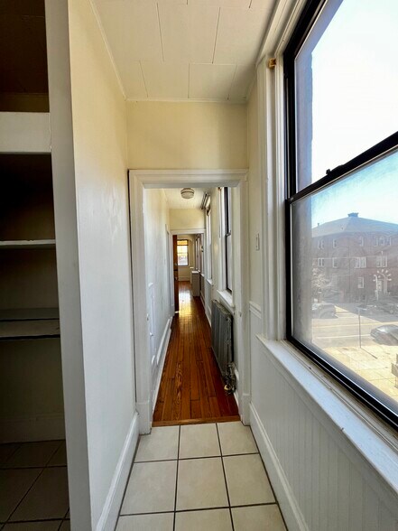 Building Photo - 921 Christian St