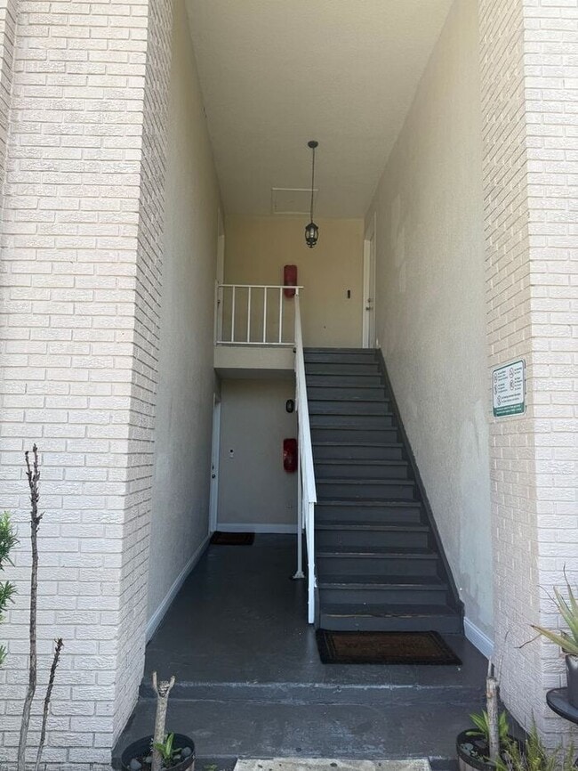 Building Photo - Spacious Condo in Las Palmas @ Sand Lake in Orlando