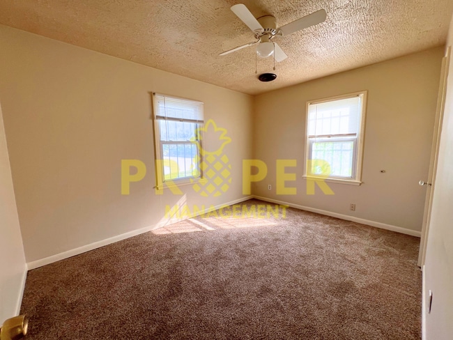 Building Photo - 2 bedrooms 1 bathroom house