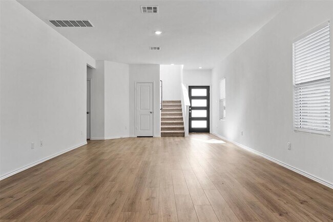 Building Photo - 105 Allegro Dr