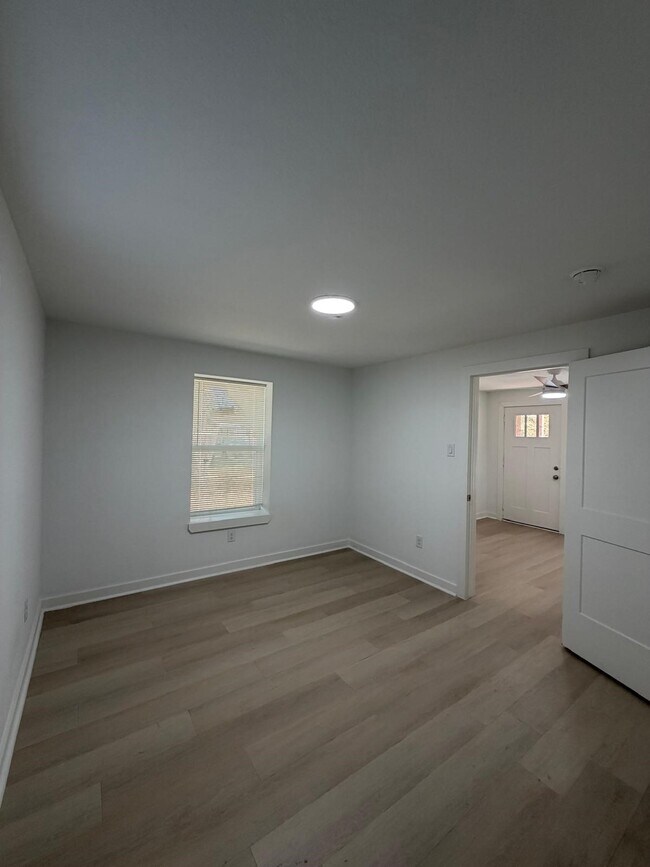 Building Photo - 201 Lowery Dr