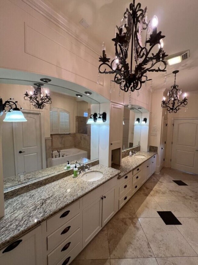 Building Photo - Elegant Two-Story Home with Outdoor Kitchen in Desirable Shadows Lake