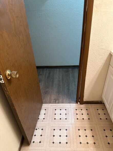 Hall way to full bathroom - 3030 Congress Blvd