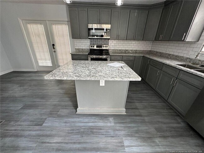 Building Photo - 929 Fleetwood Dr