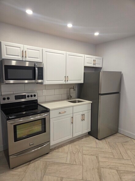 Building Photo - 3408 Goodman St