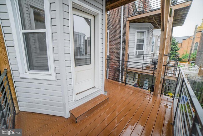 Building Photo - 2424 Poplar St