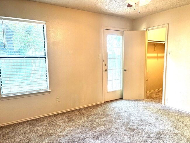 Building Photo - 3 Bedroom and 2 Bath with attached garage