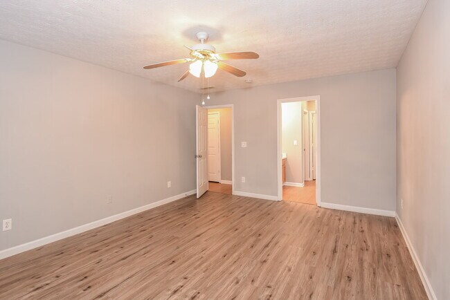 Building Photo - 1917 Summit Creek Way