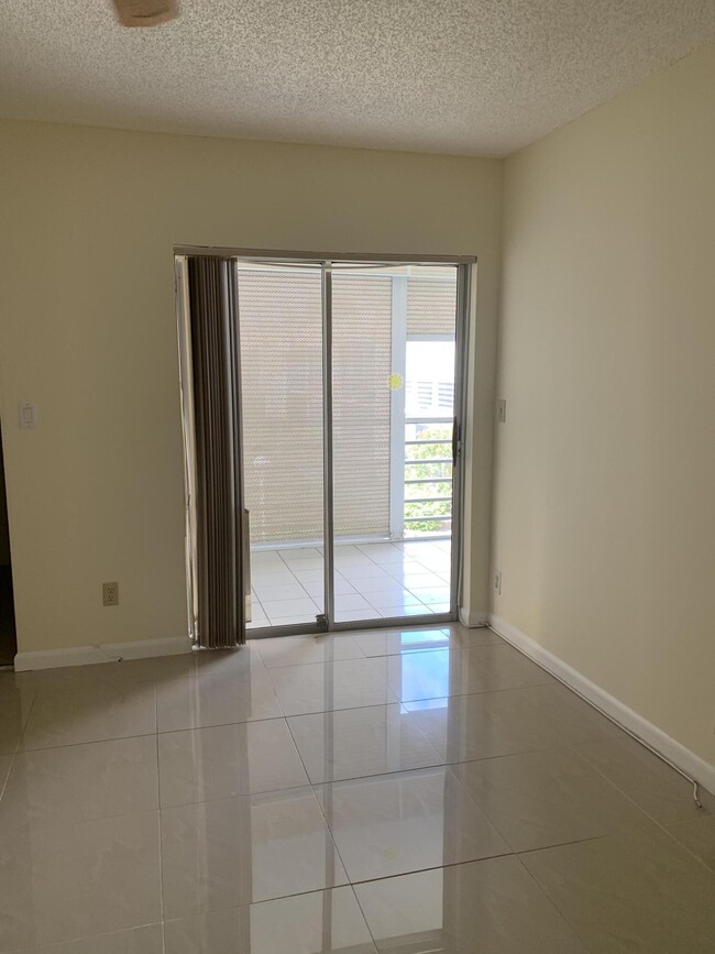 Building Photo - 3212 Strawflower Way