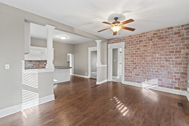 Building Photo - Charming 2 Bed, 1 Bath Lenexa Home with Modern Amenities!