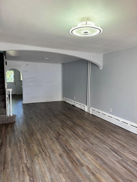 Building Photo - 518 Lytle St