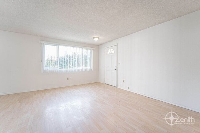 Building Photo - 3210 NE 44th St