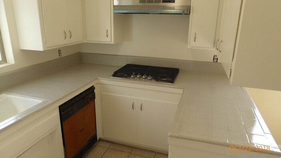 Kitchen - 1845 S Barrington Ave