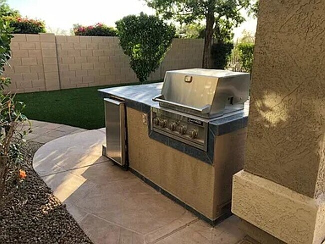 Building Photo - Stunning 4BR House in Cave Creek