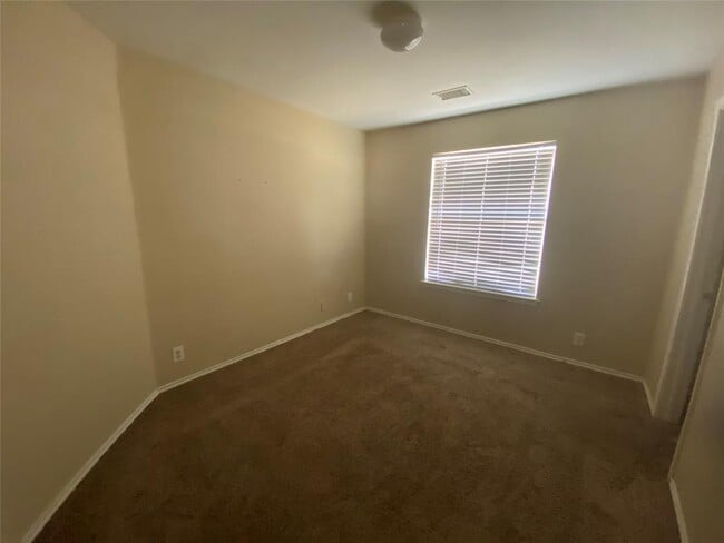 Building Photo - 2706 Westhampton Ct