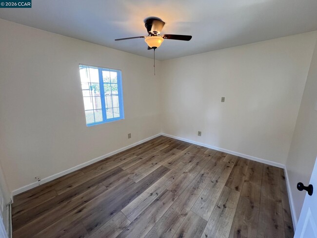 Building Photo - 1513 5th St