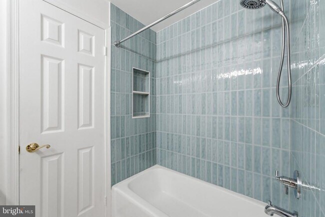 Building Photo - 5705 Brewer House Cir