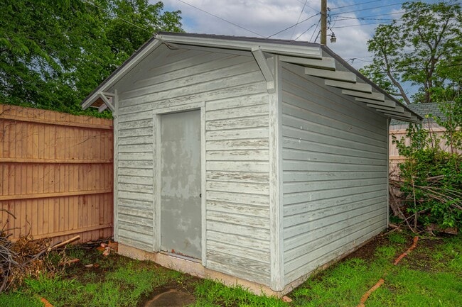 Building Photo - Updated 3/2 in  SW Ardmore