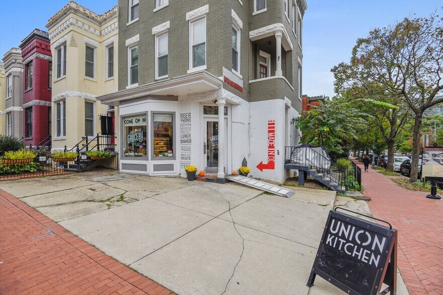 Building Photo - 1110 3rd St NE