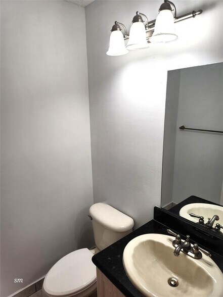 Building Photo - 119 Hidden Court Rd