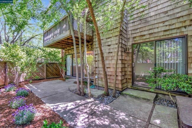 Building Photo - 1956 Fair Ridge Ct