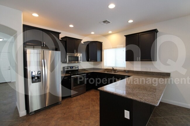 Primary Photo - 1686 W Paisley Dr
