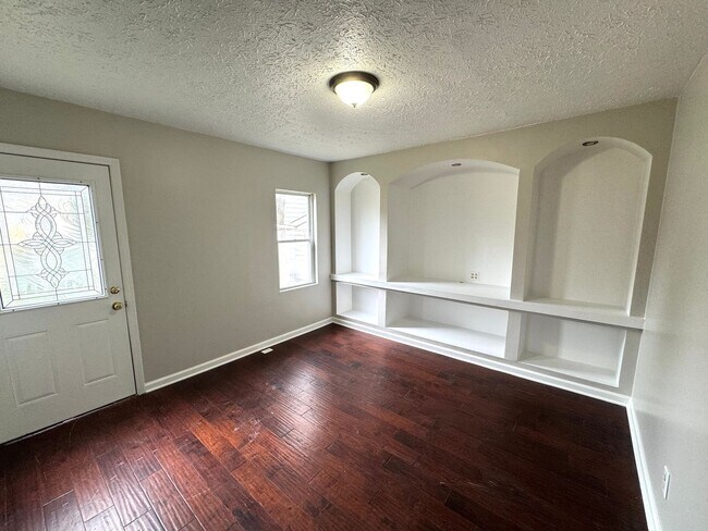 Building Photo - Near Eastside 3 Bedroom 1 Bath