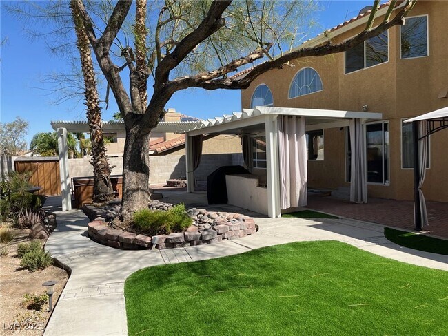 Building Photo - 8640 Castle Hill Ave