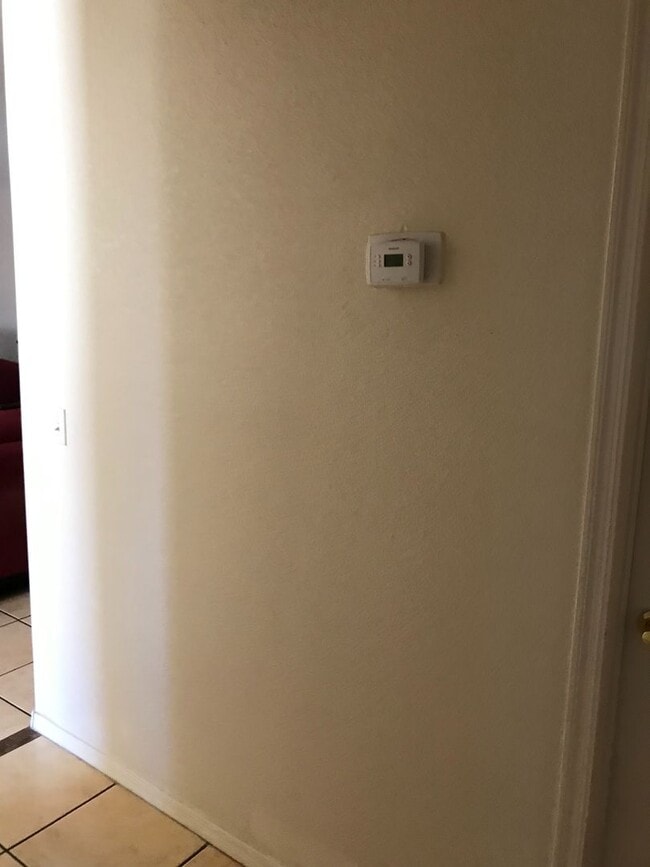 Building Photo - 3 BDR 2 Bath in Chaparral Village neighbor...