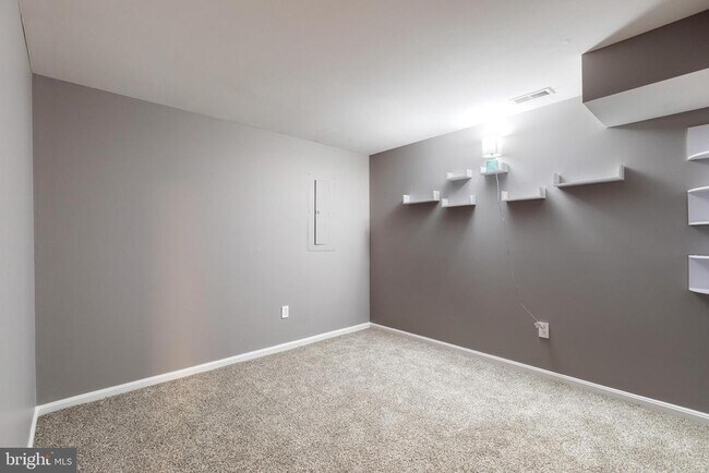 Building Photo - 684 Lions Gate Ln