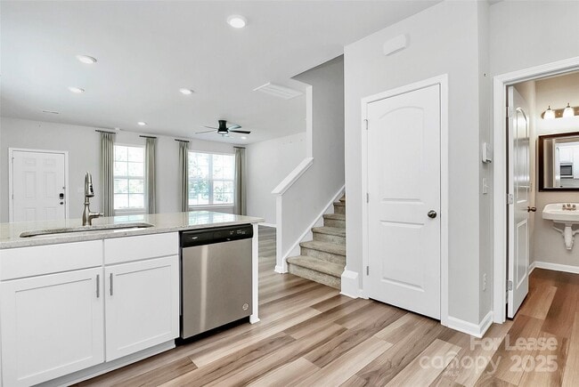 Building Photo - 720 Herlong Ave