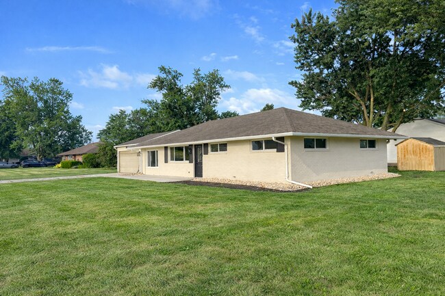 Building Photo - Elida Schools Home – 2-Car Garage & Spacious Yard