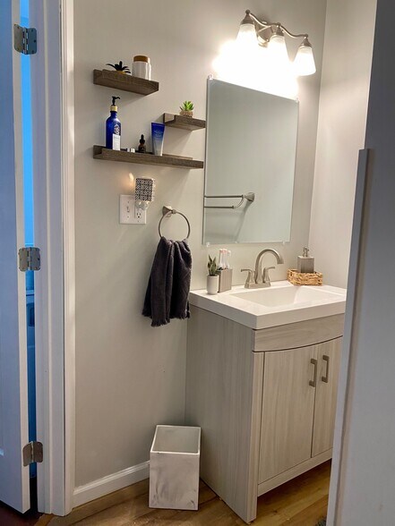 Bathroom - 208 Warren St