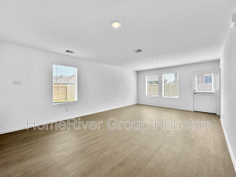 Building Photo - 5823 Standpiper Lp