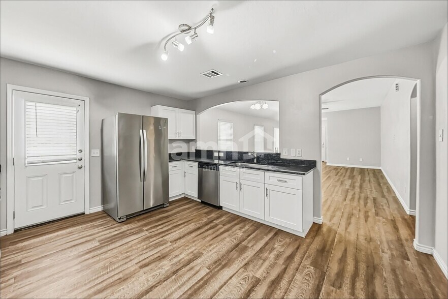 Building Photo - 13211 Ambrosa Dr