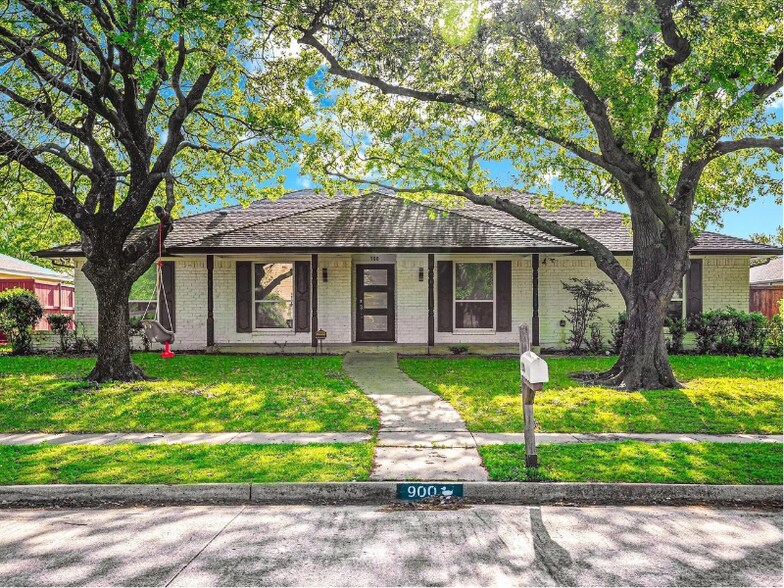 Building Photo - 900 Westminster Dr