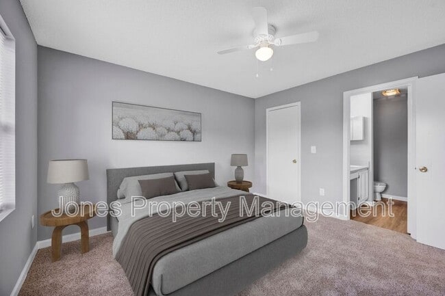 Building Photo - 301 Country Club Dr NE