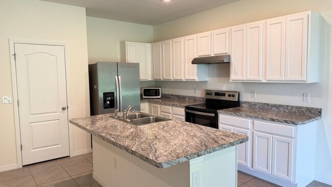 Building Photo - Discover the Charm of Feltrim Reserve! No ...