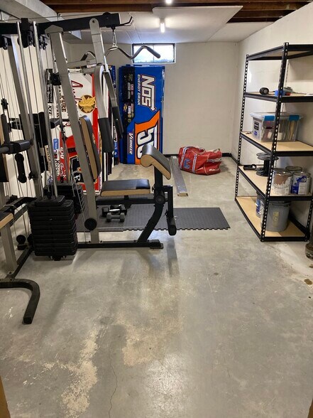 Building Photo - 808 Davis St