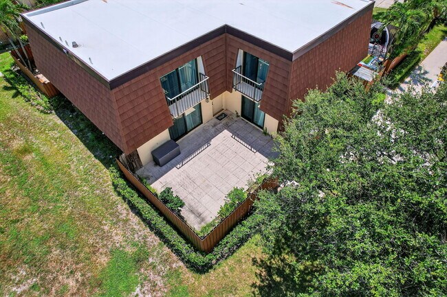 Building Photo - 2814 28th Ct