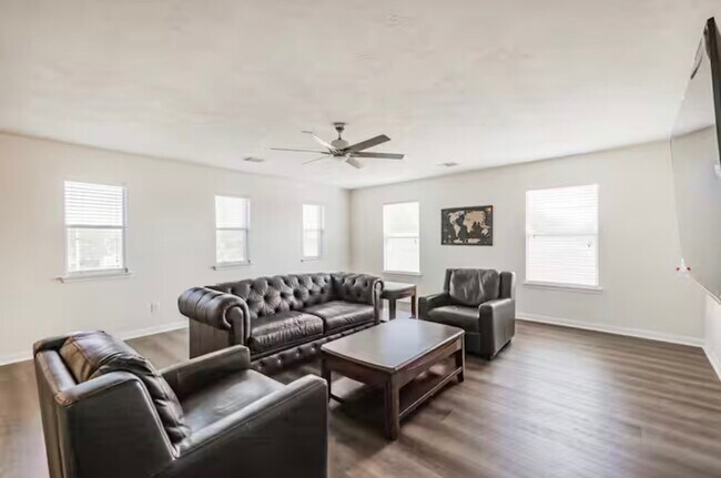 Building Photo - 18607 Shavano Ct