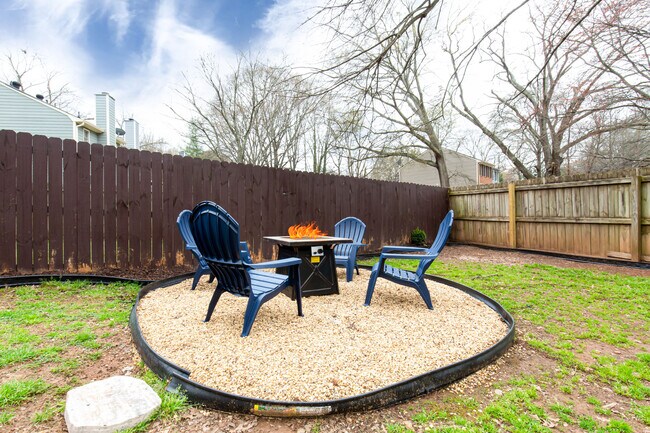 Building Photo - 2580 Old Roswell Rd SE