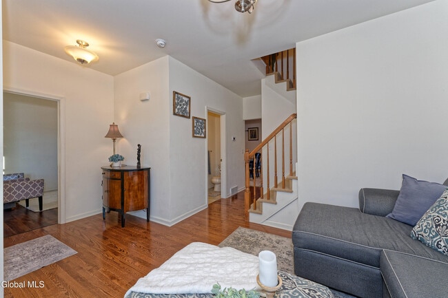 Building Photo - 1 Haywood Ln