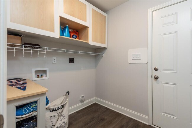 Building Photo - 5961 Uselton Dr