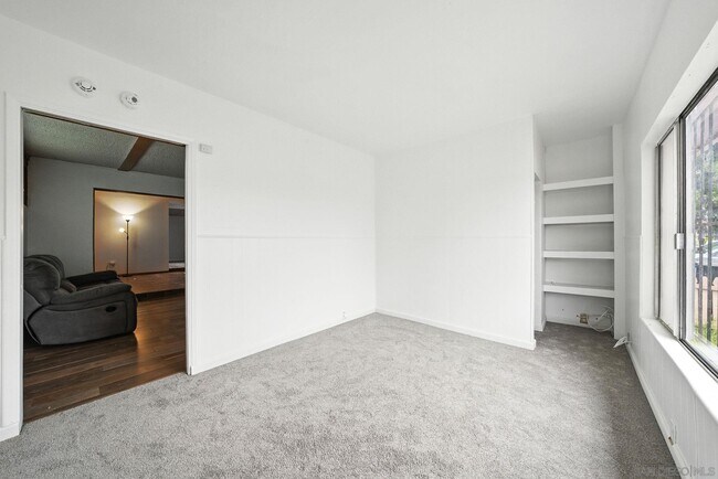 Building Photo - 1562 Arequipa St