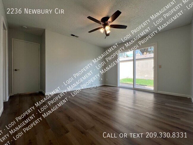Building Photo - 2236 Newbury Cir
