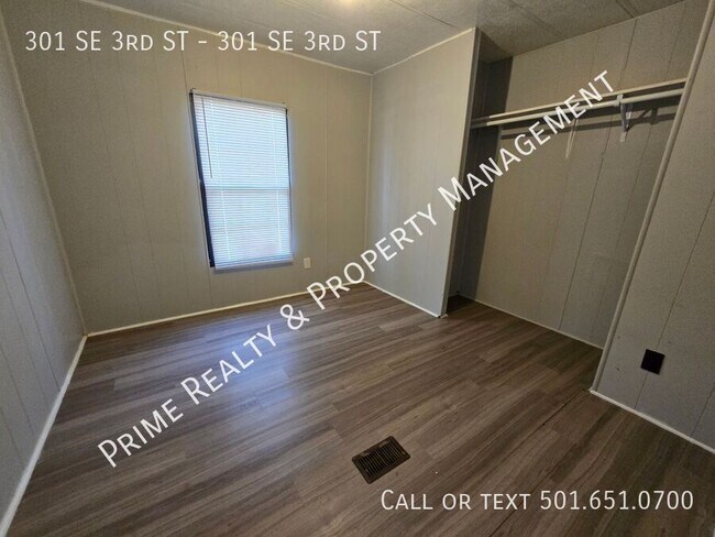 Building Photo - 301 SE 3rd St