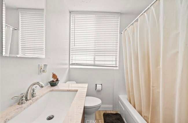 Building Photo - 6979 Palm Ct