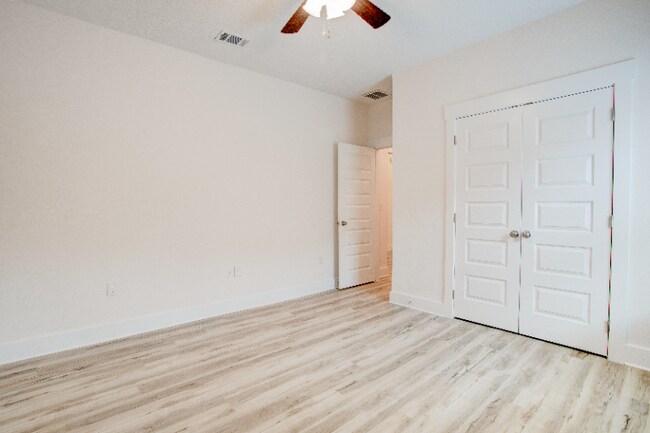 Building Photo - 1756 Thomas St